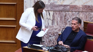 Υπό την επήρεια αλκοόλ εντοπίστηκε σε μπλόκο ο σύντροφος της Ζωής Κωνσταντοπούλου