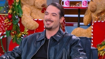 Ο Άρης Μουγκοπέτρος έδειξε το τεχνητό μέλος στο χέρι του - Δείτε βίντεο