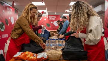 Η μαγεία των Χριστουγέννων μέσα από την προσφορά