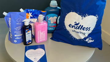 Δίνουμε νέα ζωή στα ρούχα μας και προσφέρουμε αγάπη και φροντίδα