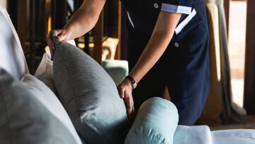 Τι αλλάζει στην καθαριότητα των ξενοδοχείων με την είσοδο της τεχνητής νοημοσύνης