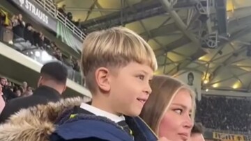 ΑΕΚ: Ο Γιόβιτς junior τραγούδησε τον ύμνο της Ένωσης μετά εύστοχο το πέναλτι του πατέρα του, δείτε βίντεο 