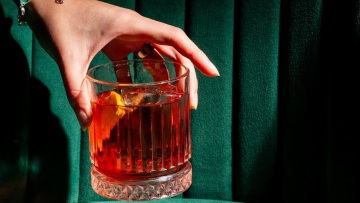Negroni - To κλασικό, σοβαρό κοκτέιλ με γιορτινή διάθεση