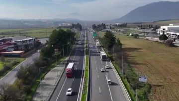 Ουρές χιλιομέτρων με αυτοκίνητα στη Ριτσώνα, οι αγρότες κλείνουν παραδρόμους της Εθνικής Οδού, δείτε βίντεο