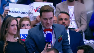 Δημοσιογράφος έκανε πρόταση γάμου στην κοπέλα του κατά τη μαραθώνια συνέντευξη Τύπου του Πούτιν, δείτε βίντεο