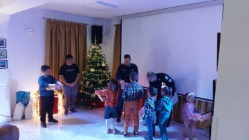 Χριστουγεννιάτικη γιορτή με δώρα για τους επτά μαθητές στο Αγαθονήσι