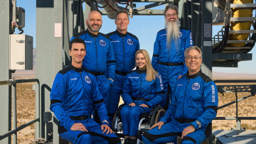 Ο πρώτος άνθρωπος σε αναπηρικό αμαξίδιο ταξίδεψε στο διάστημα, δείτε βίντεο και φωτογραφίες