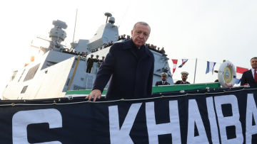 Ο Ερντογάν παραλαμβάνει νέο υποβρύχιο και αποβατικό αλλά δηλώνει «δεν έχουμε καμία βλέψη στα εδάφη κανενός»