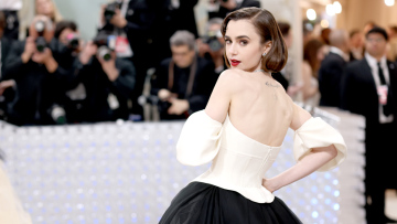 Ο 5ος κύκλος του «Emily in Paris» είναι γεμάτος Ελλάδα: Οι Έλληνες συμπρωταγωνιστές, ο Βασίλης Ζούλιας, τα γυρίσματα σε Σαντορίνη και Πετράλωνα
