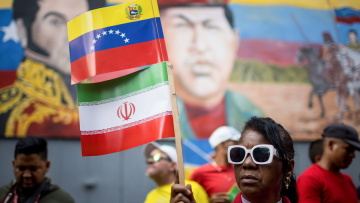 Το Ιράν προσφέρει βοήθεια στη Βενεζουέλα στη σύγκρουση με τις ΗΠΑ
