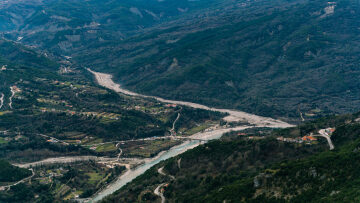 Πέτρινα, συννεφιασμένα χωριά στην άκρη των κορυφογραμμών: 4 αγαπημένες στάσεις στα Τζουμέρκα
