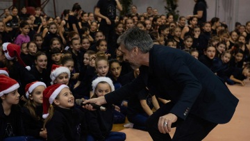 «Ο Μικρός Πρίγκιπας» από τη θεατρική ομάδα «Όνειρο Είναι» στην Ελληνοαγγλική Αγωγή: Μια χριστουγεννιάτικη δράση με μηνύματα για την ισότητα των ανθρώπων