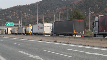 Οι αγρότες κλείνουν σήμερα για πέντε ώρες τις σήραγγες των Τεμπών για τα φορτηγά
