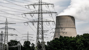 Politico: Παρά τον πόλεμο στην Ουκρανία, η Γαλλία θα κατασκευάζει στη Γερμανία πυρηνικά καύσιμα με τη βοήθεια ρωσικής εταιρείας

