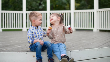 Πώς χτίζεται η αυτοεκτίμηση στα παιδιά – 10 χρήσιμα tips για τους γονείς
