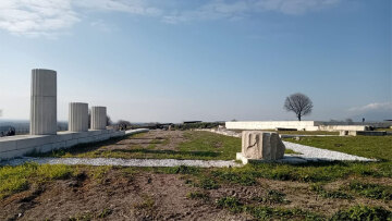 Εγκαινιάστηκε το αποκατεστημένο Ανάκτορο της Αρχαίας Πέλλας, τόπου που γεννήθηκε ο Μέγας Αλέξανδρος, δείτε φωτογραφίες