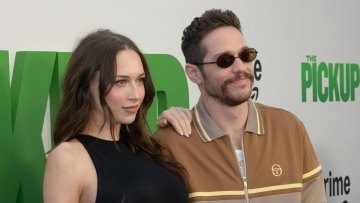 Έλσι Χιούιτ για τη γέννηση της κόρης της με τον Πιτ Ντέιβιντσον: Δεν μπορώ να πιστέψω ότι το σώμα μου δημιούργησε αυτό το τέλειο πλάσμα
