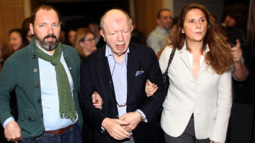 Επεισόδιο Νο3 στον εμφύλιο Ψυχάρη: «Θα τρίζουν τα κόκαλα του πατέρα σου», απαντά η χήρα στον γιο του εκδότη