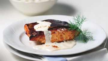 Η συνταγή της ημέρας: Γλασαρισμένο φιλέτο σολομού – Το μενού της εβδομάδας (22/12-28/12)