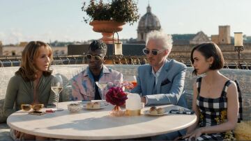 Emily in Greece: Η Λίλι Κόλινς για γυρίσματα στα Πετράλωνα