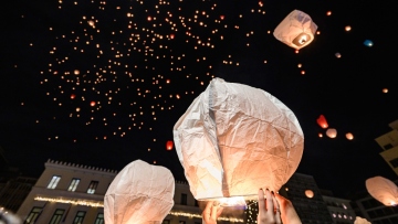 Δήμος Αθηναίων: Αναβάλλεται η «Νύχτα των Ευχών» από αύριο για την Παρασκευή λόγω κακοκαιρίας