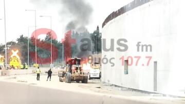 Φωτιά σε όχημα στην περιφερειακή οδό της Θεσσαλονίκης, δείτε βίντεο
