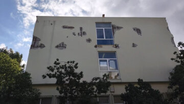 Έπεσαν σοβάδες από το κτίριο του Εργατικού Κέντρου Ηρακλείου στην Κρήτη, από τύχη δεν υπήρξε τραυματισμός