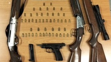 Άνω Λιόσια: Τέσσερα όπλα εντοπίστηκαν σε έφοδο της Αστυνομίας σε σπίτι