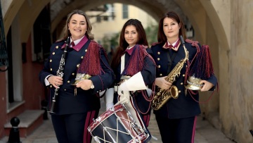 Οι γυναίκες μουσικοί της Φιλαρμονικής Εταιρείας Κέρκυρας: «Αναπόσπαστο κομμάτι της καθημερινότητας στο νησί»
