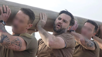 Ο Τζέι Ντι Βανς γυμνάστηκε με Αμερικανούς ΟΥΚάδες: «Νιώθω σαν να με πάτησε τρένο»