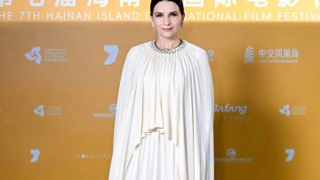 Η Ζιλιέτ Μπινός φόρεσε Schiaparelli στην τελετή λήξης του Φεστιβάλ Κινηματογράφου Hainan Island 2025
