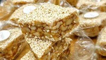 Το παστέλι της Άνδρου και οι χριστουγεννιάτικες βεγγέρες: Ένα κέρασμα με ιστορία