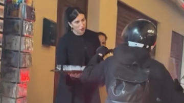 Συνέβη στην Κρήτη: Κατάστημα στο Ρέθυμνο κερνάει... ρακές οδηγούς κολημμένους στην κίνηση