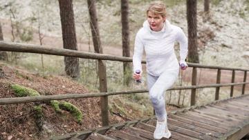 Πολλαπλή Σκλήρυνση: 5 συμπτώματα που προηγούνται έως και 15 χρόνια της νόσου – Ο σωτήριος ρόλος της άσκησης
