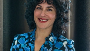 Τα μεσομανιάτικα Χριστούγεννα όπως τα ονειρεύεται η Σταυριανή Ζερβακάκου