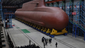 Ο Κιμ Γιονγκ Ουν επιθεώρησε πυρηνοκίνητο υποβρύχιο 8.700 τόνων, δείτε φωτογραφίες