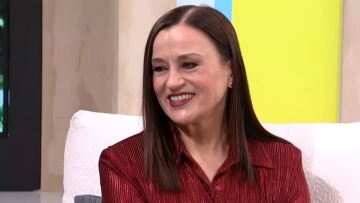 Καρυοφυλλιά Καραμπέτη: Δεν μου ήταν εύκολο να εμφανιστώ με τα εσώρουχα στη σκηνή, παλιά το έκανα με μεγάλη άνεση