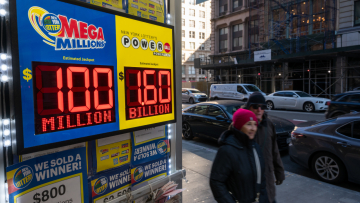 Ένας υπερτυχερός κέρδισε 1,8 δισ. δολάρια στο τζακπότ του Powerball, το τέταρτο μεγαλύτερο ποσό στην ιστορία της λοταρίας 