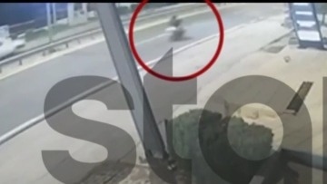 Βίντεο-ντοκουμέντο από τροχαίο με εγκατάλειψη στο Πικέρμι – Σε σοβαρή κατάσταση 22χρονος