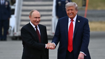 Ανάλυση του Guardian: Γιατί Τραμπ και Πούτιν θέλουν να καταστρέψουν την Ευρώπη