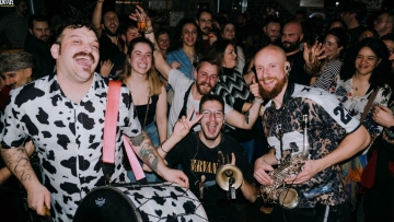 Ο δήμαρχος της Φλώρινας διέκοψε συναυλία των Banda Entopica επειδή τραγούδησαν στα σλάβικα, «δεχτήκαμε επιθέσεις και απειλές» καταγγέλει η μπάντα