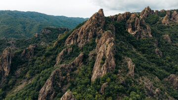 Πρωτοχρονιά δίπλα στη Φύση: Εξερευνώντας τα Δραμινά Μετέωρα, μια κρυφή όαση στην ορεινή Δράμα
