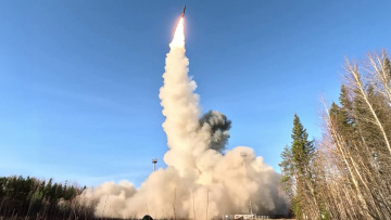 Reuters: Η Ρωσία μεταφέρει υπερηχητικούς βαλλιστικούς πυραύλους σε πρώην αεροπορική βάση στη Λευκορωσία, «παίζει το χαρτί» της πυρηνικής απειλής