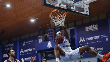 Κυανόλευκο πάρτι στο Ιβανώφειο με τον Ηρακλή να επικρατεί 80-66 του Πανιωνίου, δείτε βίντεο