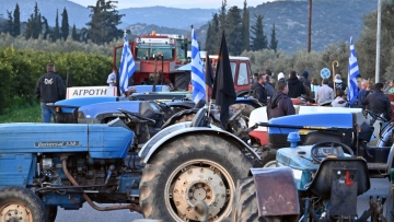 Οι αγρότες της Κορινθίας παρέδωσαν τα αιτήματά τους στον Τσιάρα, «αντιμετωπίζεται ως ουσιαστική συμβολή σε έναν θεσμικό διάλογο» λέει το υπουργείο