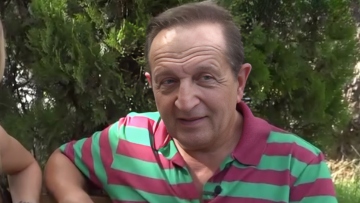 Σπύρος Μπιμπίλας: Έχω δώσει το πρώτο γκέι φιλί στο θέατρο και έχω παίξει τον πρώτο ομοφυλόφιλο ρόλο στην τηλεόραση