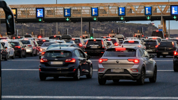 Η έξοδος των Αθηναίων για τα Χριστούγεννα: Έφυγαν περισσότεροι οδικώς σε σχέση με πέρσι, μεγάλη αύξηση και στις πτήσεις