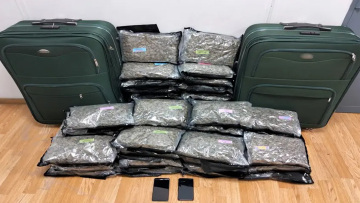 Συνελήφθη 29χρονη στο «Ελ. Βενιζέλος» με πάνω από 24 κιλά κάνναβης στις αποσκευές της