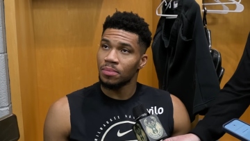 Εκνευρίστηκε ο Αντετοκούνμπο σε ερώτηση για το μέλλον του: «Είναι ασέβεια να με ρωτάτε αν θέλω να είμαι εδώ»