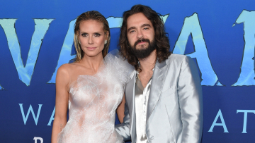 Η Χάιντι Κλουμ εθεάθη τόπλες σε νησί της Καραϊβικής στις διακοπές της με τον Τομ Κάουλιτζ
